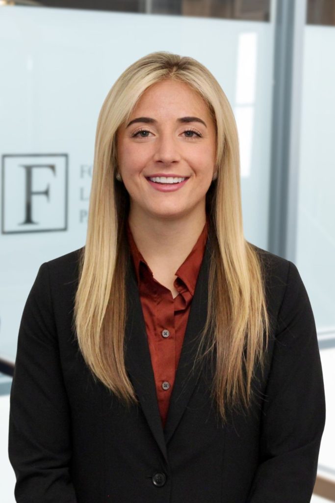 Isabela Bennett - Fortis Associate - Corporate - Indoor